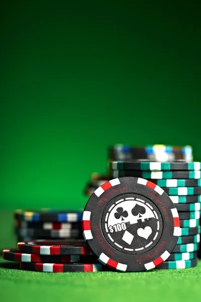 jet4d slot mobile app showing PUBG Mobile Pro League match feed alongside live-dealer roulette table